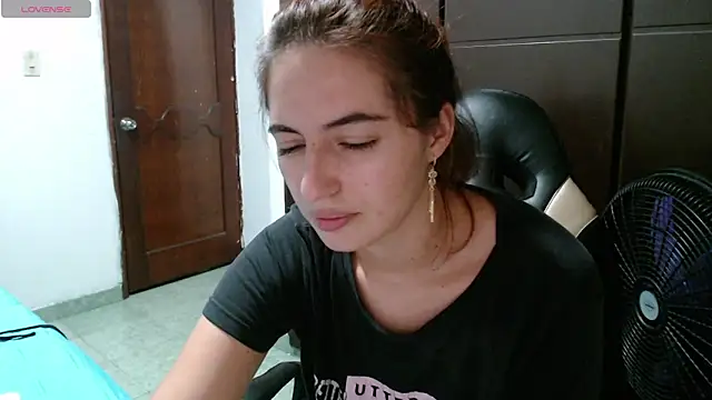 Snapshot of Kate_lorens9 chatting on 9, 1, 2025 Kate lorens9 online show from 9, 1, 2025