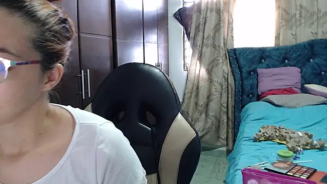 Snapshot of Kate_lorens9 chatting on 27, 10, 2025 Kate lorens9 online show from 27, 10, 2025