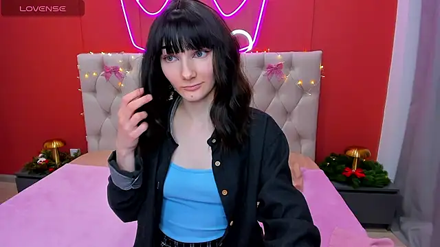 Lili flowerr online show from 11, 1, 2025