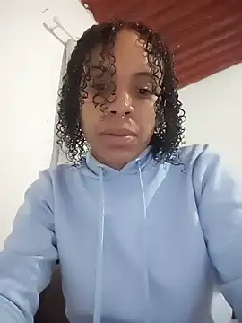 Julia Pretinha online show from 9, 11, 2025