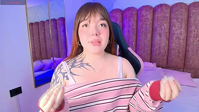 Snapshot of Fluffy_Bubble21 chatting on 28, 2, 2026 Fluffy Bubble21 online show from 28, 2, 2026