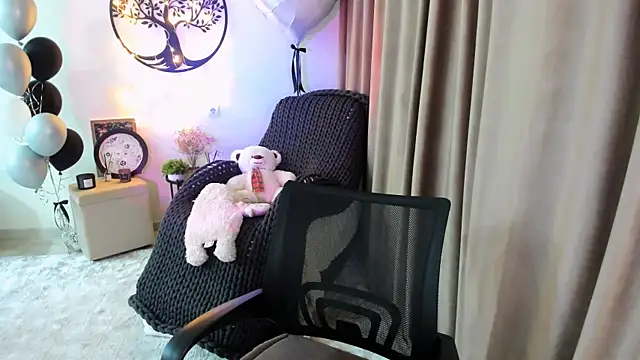 Snapshot of worldofkim chatting on 1, 4, 2026 worldofkim online show from 1, 4, 2026