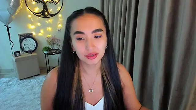 Snapshot of worldofkim chatting on 4, 5, 2026 worldofkim online show from 4, 5, 2026