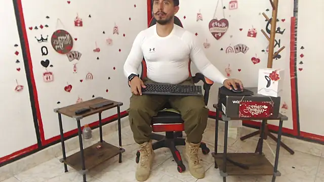Snapshot of KalethBigDick chatting on 27, 2, 2025 KalethBigDick online show from 27, 2, 2025