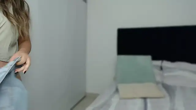 Snapshot of alliee_mod chatting on 2, 2, 2025 alliee mod online show from 2, 2, 2025