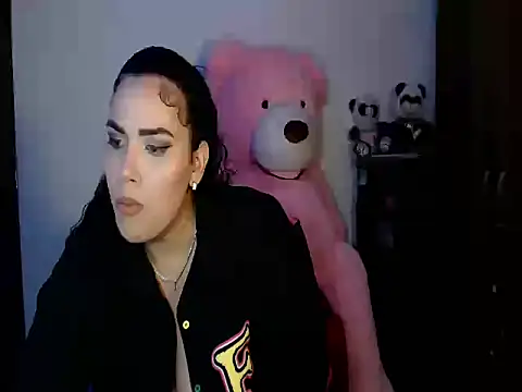 Snapshot of CarolinaRincon chatting on 18, 11, 2025 CarolinaRincon online show from 18, 11, 2025