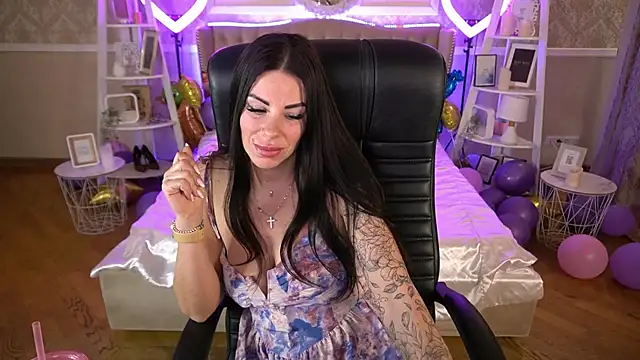 Snapshot of IsabellaFoxyy chatting on 1, 2, 2025 IsabellaFoxyy online show from 1, 2, 2025