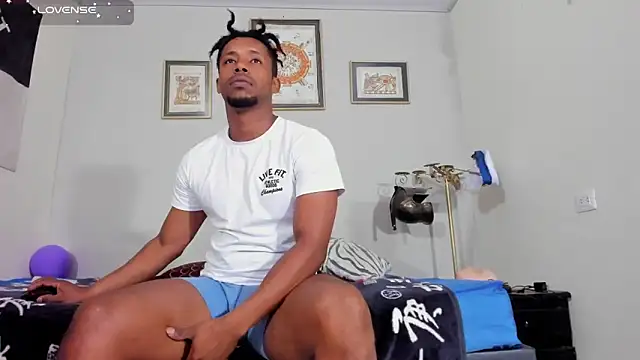 AlejoKhalifa  online show from 5, 11, 2025