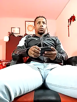 AlejoKhalifa  online show from 7, 3, 2026