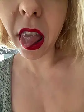 Yourdirtybitch online show from 6, 2, 2025