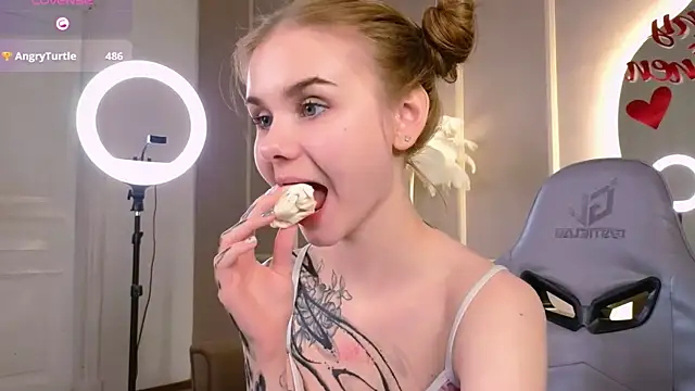 Britney Lynch online show from 16, 2, 2025