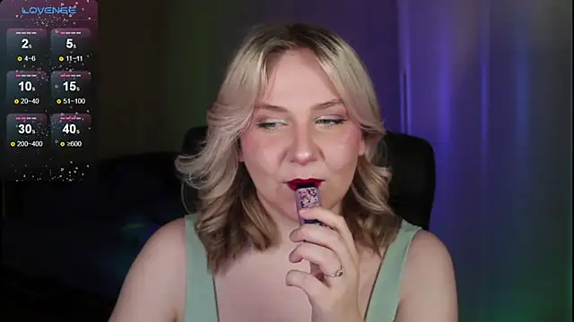 Snapshot of sensual_girrrl chatting on 17, 9, 2025 sensual girrrl online show from 17, 9, 2025