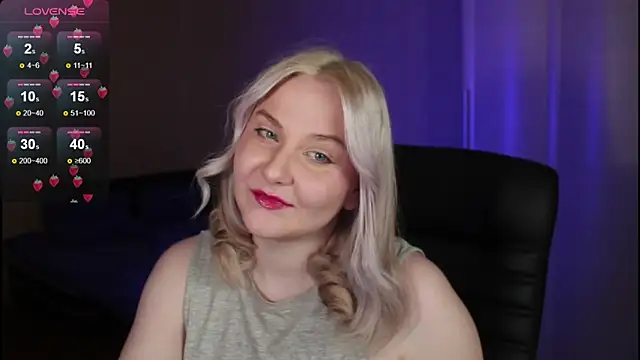 Snapshot of sensual_girrrl chatting on 13, 10, 2025 sensual girrrl online show from 13, 10, 2025