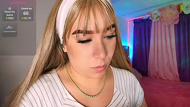 Snapshot of leahtemptation3 chatting on 17, 2, 2025 leahtemptation3 online show from 17, 2, 2025