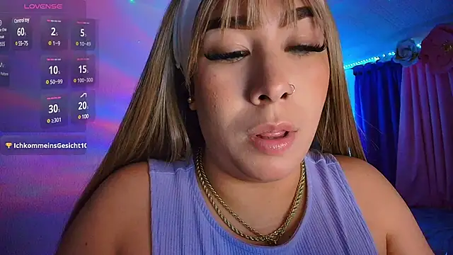 Snapshot of leahtemptation3 chatting on 1, 3, 2025 leahtemptation3 online show from 1, 3, 2025
