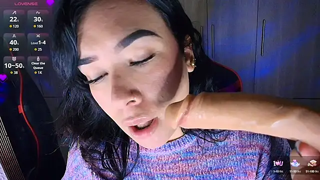 Snapshot of leahtemptation3 chatting on 2, 10, 2025 leahtemptation3 online show from 2, 10, 2025