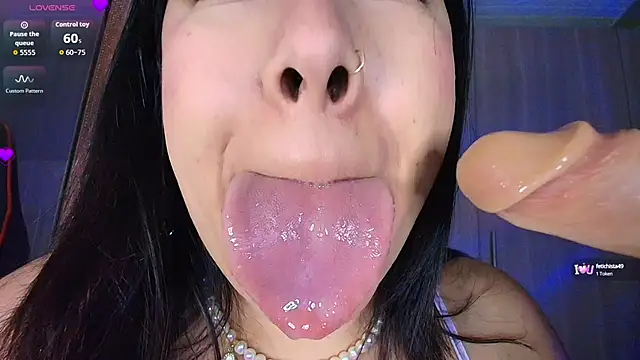 Snapshot of leahtemptation3 chatting on 5, 10, 2025 leahtemptation3 online show from 5, 10, 2025