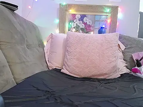 Irresistible24 online show from 23, 2, 2025