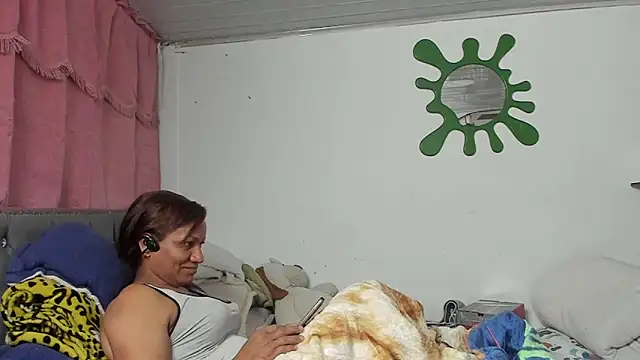 Snapshot of Laflaka22 chatting on 29, 10, 2025 Laflaka22 online show from 29, 10, 2025