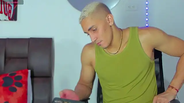 MikeRoss7777 online show from 5, 3, 2025