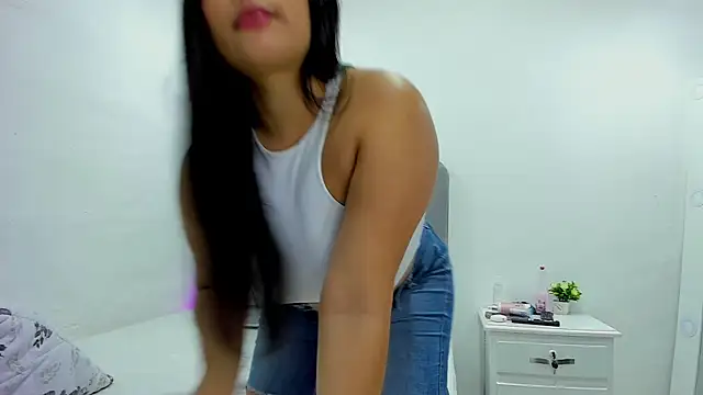 Snapshot of andrea_osorio_ chatting on 7, 2, 2025 andrea osorio online show from 7, 2, 2025
