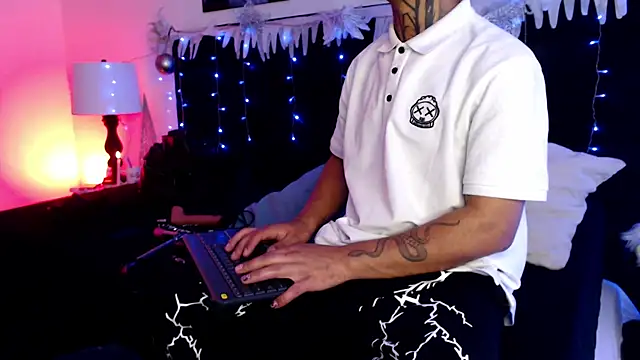 JuanCamiilo 66 online show from 28, 11, 2025