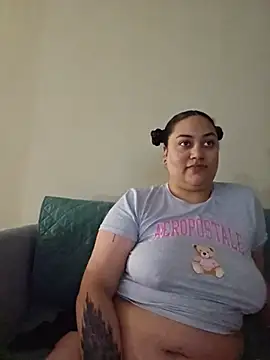 Snapshot of honeeyyy_pot chatting on 8, 6, 2026 honeeyyy pot online show from 8, 6, 2026