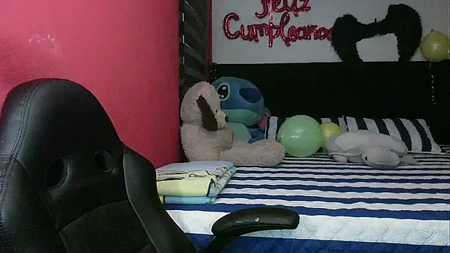 Snapshot of charlotedoll chatting on 24, 4, 2026 charlotedoll online show from 24, 4, 2026