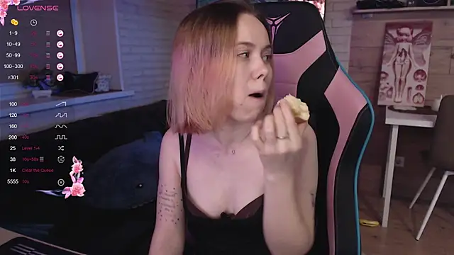 lucy mirror online show from 10, 11, 2025