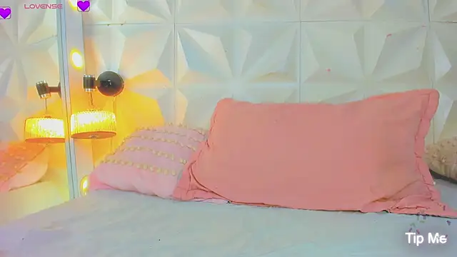 Snapshot of cute_latinaxxx chatting on 3, 12, 2024 cute latinaxxx online show from 3, 12, 2024