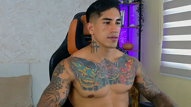 Snapshot of AdanReilly chatting on 22, 2, 2025 AdanReilly online show from 22, 2, 2025