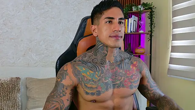 Snapshot of AdanReilly chatting on 4, 10, 2025 AdanReilly online show from 4, 10, 2025