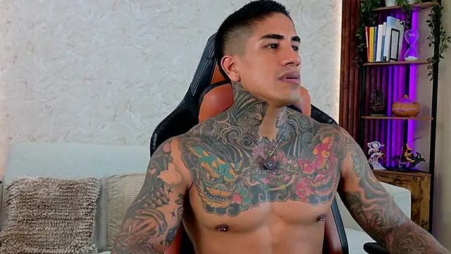 Snapshot of AdanReilly chatting on 8, 5, 2026 AdanReilly online show from 8, 5, 2026
