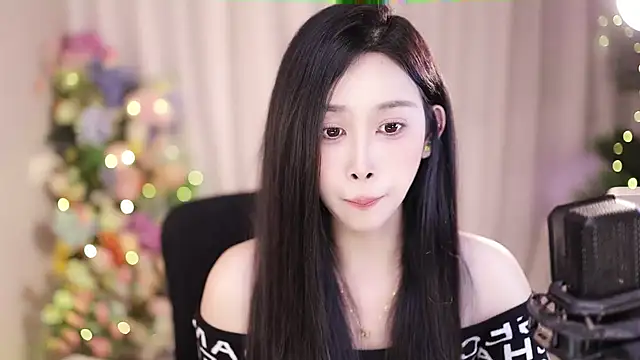 Snapshot of SleepArtist chatting on 4, 2, 2025 SleepArtist online show from 4, 2, 2025