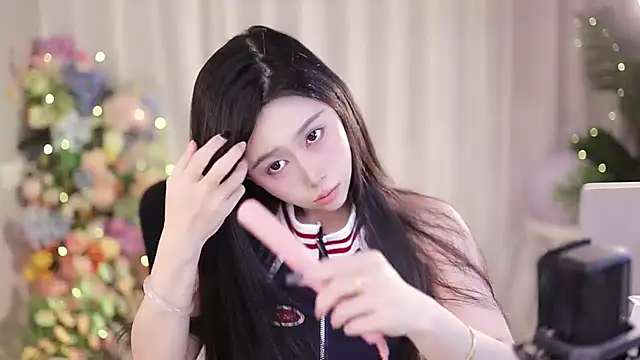 Snapshot of SleepArtist chatting on 19, 2, 2025 SleepArtist online show from 19, 2, 2025