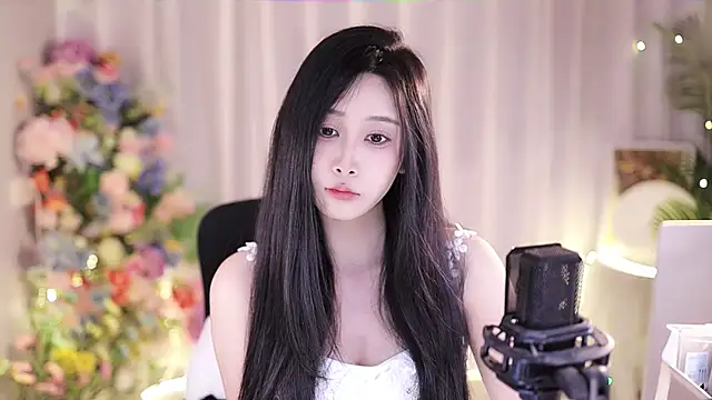 Snapshot of SleepArtist chatting on 28, 2, 2025 SleepArtist online show from 28, 2, 2025