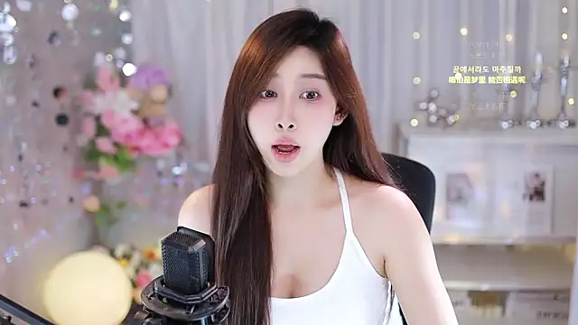 Snapshot of SleepArtist chatting on 30, 9, 2025 SleepArtist online show from 30, 9, 2025