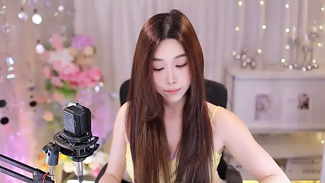 Snapshot of SleepArtist chatting on 4, 10, 2025 SleepArtist online show from 4, 10, 2025