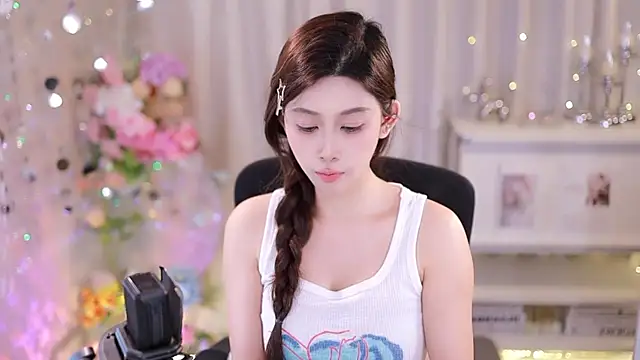 Snapshot of SleepArtist chatting on 8, 10, 2025 SleepArtist online show from 8, 10, 2025