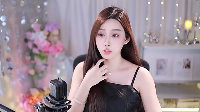 Snapshot of SleepArtist chatting on 11, 10, 2025 SleepArtist online show from 11, 10, 2025