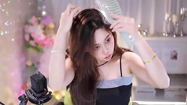 Snapshot of SleepArtist chatting on 18, 10, 2025 SleepArtist online show from 18, 10, 2025