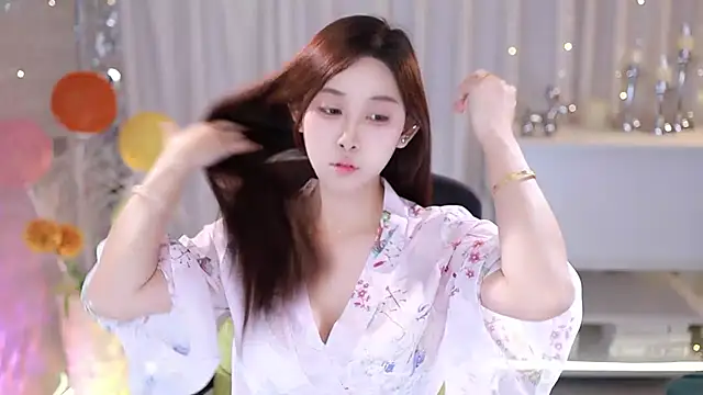 Snapshot of SleepArtist chatting on 27, 10, 2025 SleepArtist online show from 27, 10, 2025