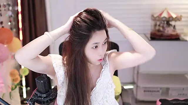 Snapshot of SleepArtist chatting on 13, 11, 2025 SleepArtist online show from 13, 11, 2025