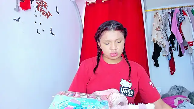 Emily Coper18 online show from 26, 10, 2025