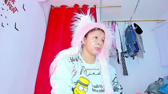 Emily Coper18 online show from 3, 11, 2025