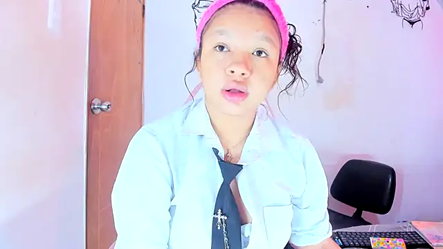 Emily Coper18 online show from 9, 3, 2026