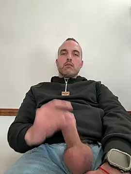 Snapshot of leon3875 chatting on 3, 8, 2026 leon3875 online show from 3, 8, 2026