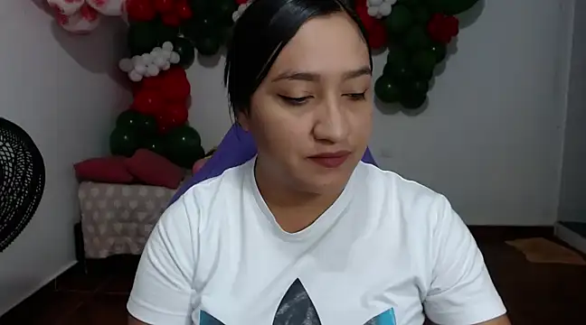 Snapshot of Saracutee1 chatting on 13, 12, 2024 Saracutee1 online show from 13, 12, 2024