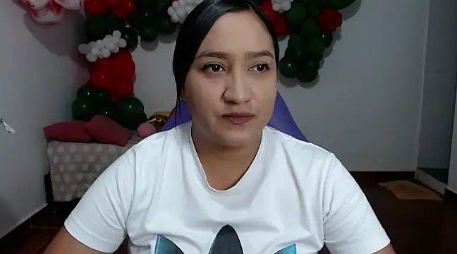 Snapshot of Saracutee1 chatting on 13, 12, 2024 Saracutee1 online show from 13, 12, 2024