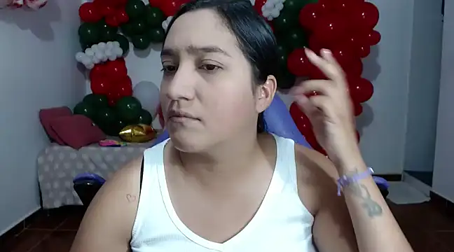 Snapshot of Saracutee1 chatting on 19, 12, 2024 Saracutee1 online show from 19, 12, 2024